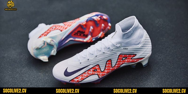 Nike Mercurial Vapor 15 nổi tiếng với khả năng giúp các cầu thủ bứt tốc và thiết kế bắt mắt